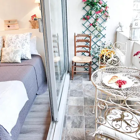 Studio Roquette Apartment